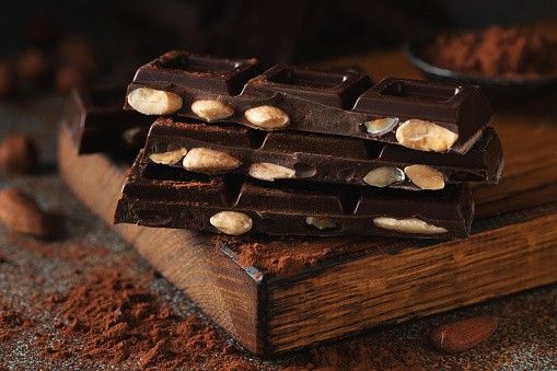 شکلات مغزدار کاربردی برای شیرینی پزی و کیک های مجلسی